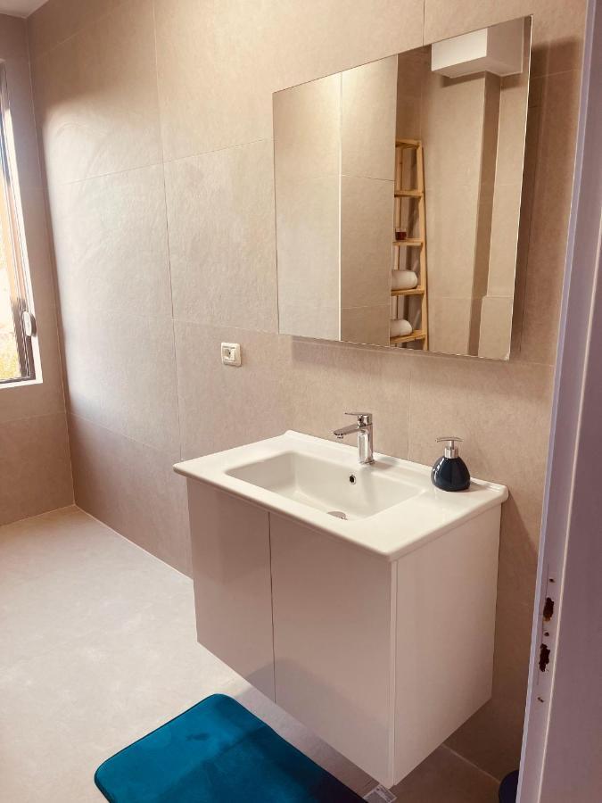 Cheerful 2-Bedroom Apartment In Golem Golem  Exterior photo