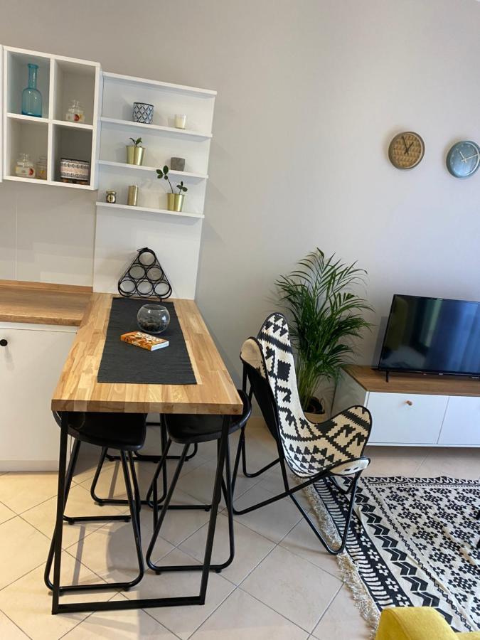 Cheerful 2-Bedroom Apartment In Golem Golem  Exterior photo